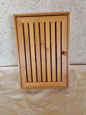 Houten sleutelkastje
