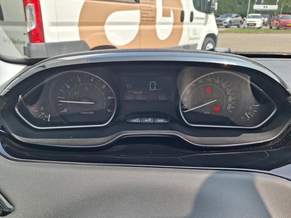 Peugeot 208 urban soul 1.2 pt-82pk 5d trekhaak | navigatie | airco | cruise