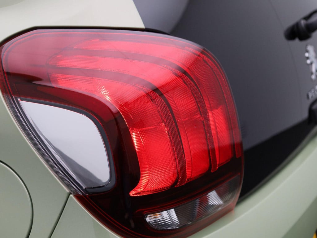 Peugeot 108 1.0 e-vti allure top! | lage km stand! | apple carplay / androi