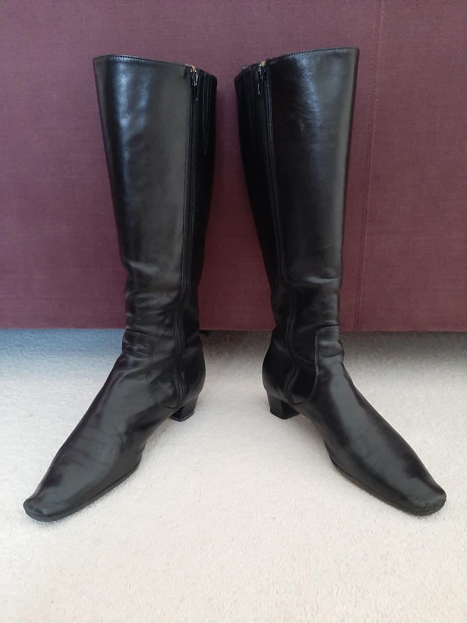 Chique Italiaanse laarsen maat 40. Merk Nalini.