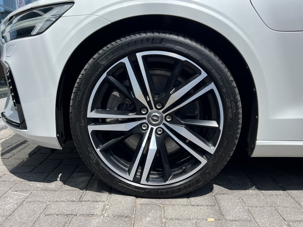 Volvo V60 t6 398pk recharge r-design| panodak| adap.cruise| trekhaak| awd|
