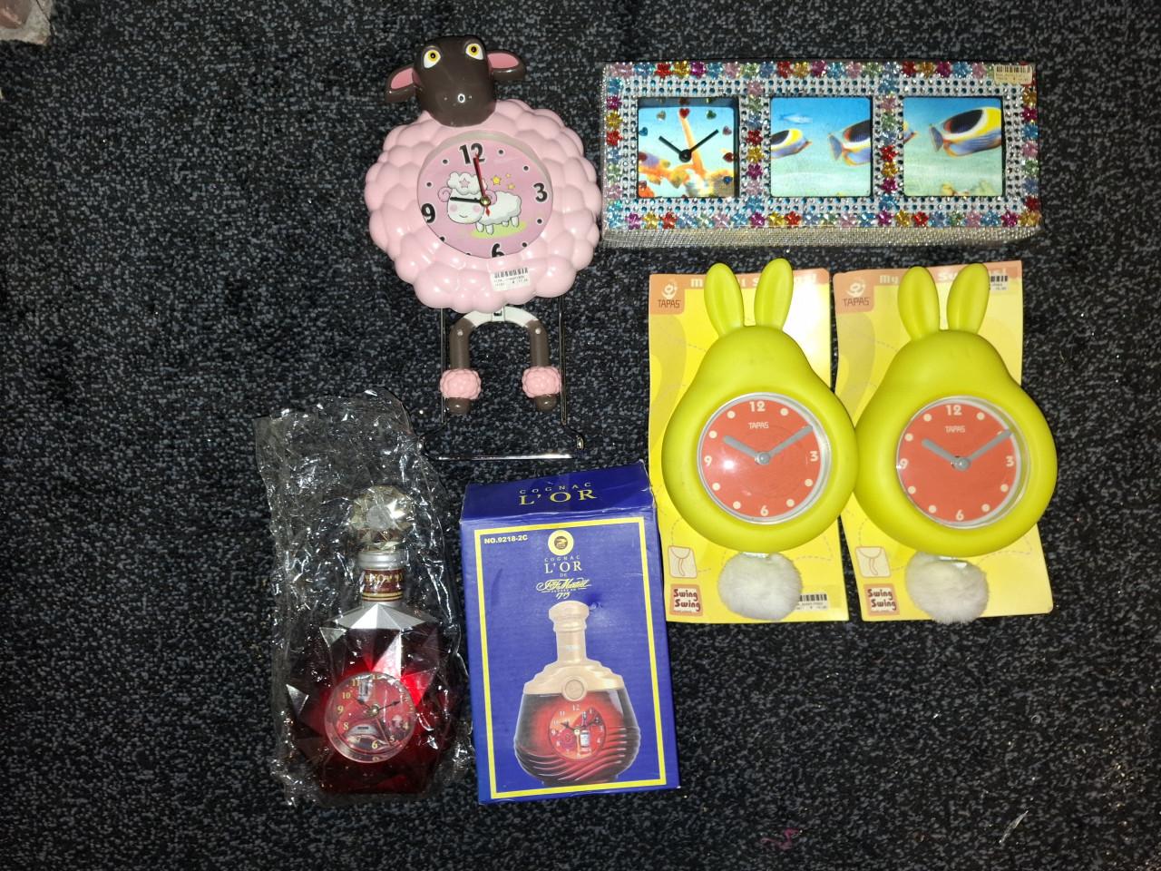 Bananendoos vol met klokken