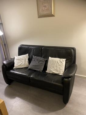 Mooie zwart lederen 2,5 zitsbank.