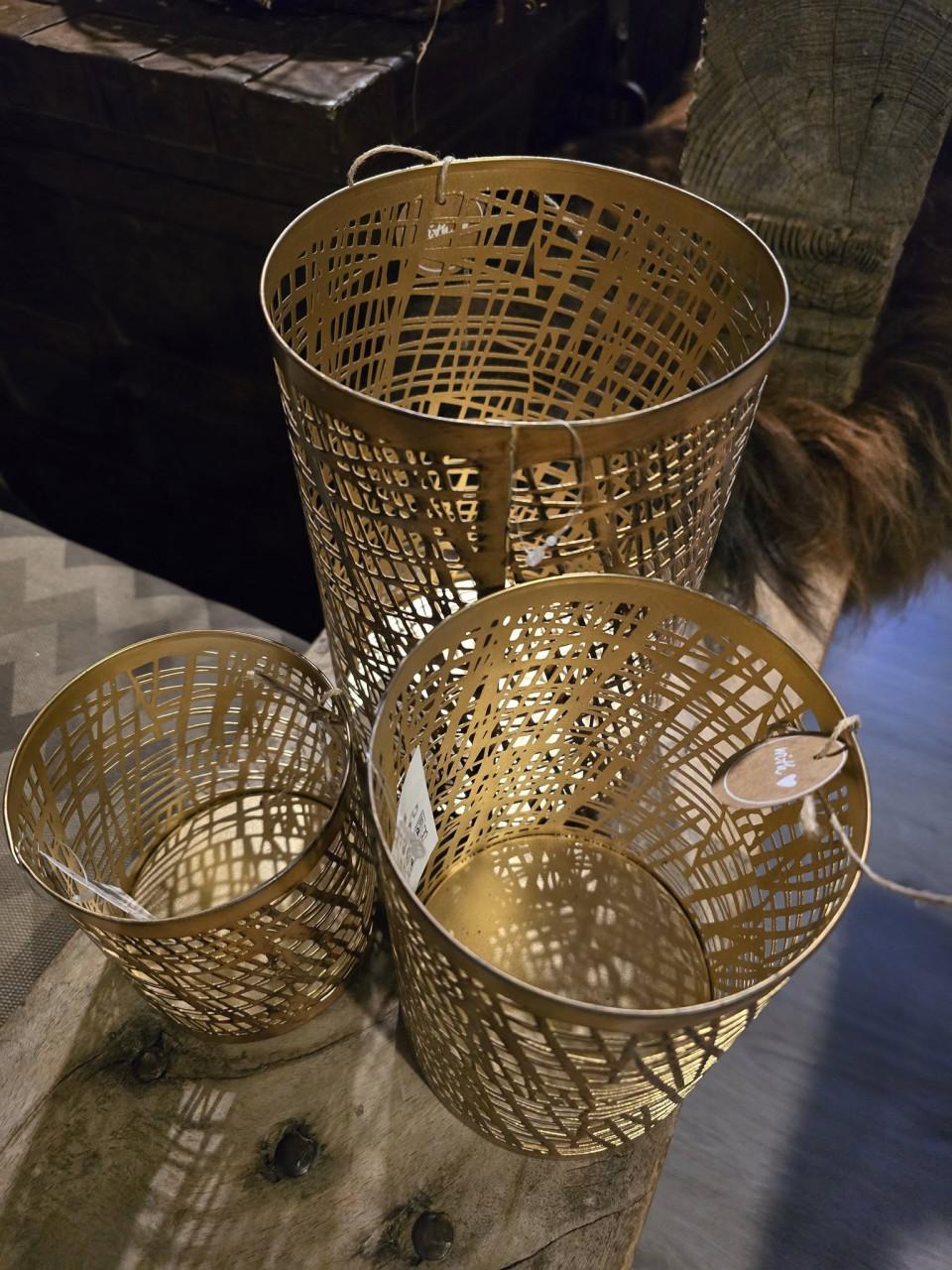 SCHITTERENDE DECORATIE, BANKEN, TAFELS, STOELEN, ENZOVOORTS BIJ 3Z FACTORY