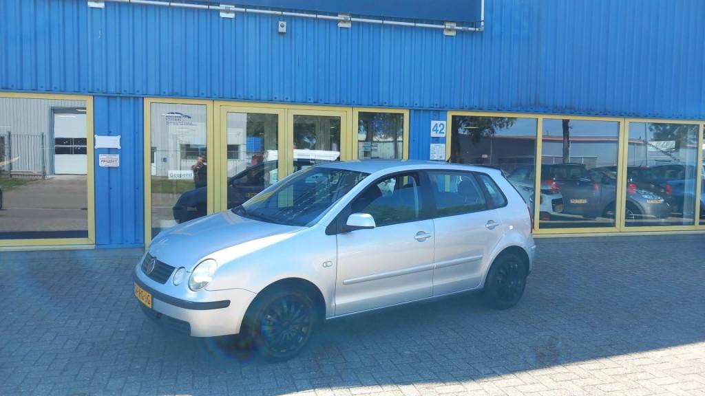 Volkswagen Polo 1.4 16v sportline