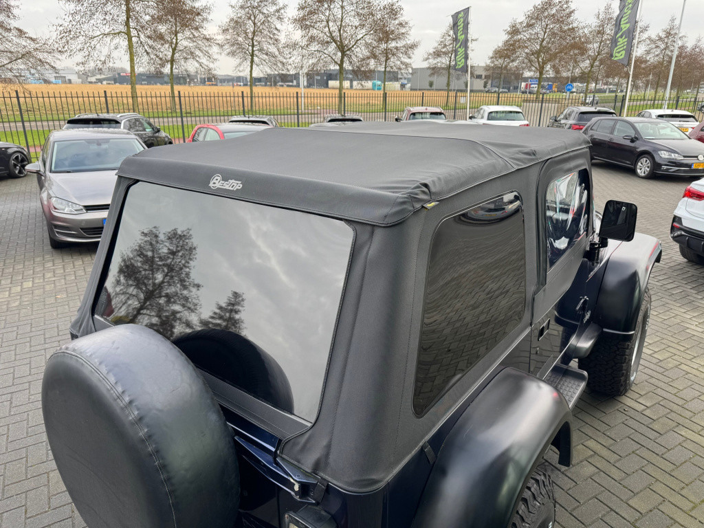 Jeep Wrangler 2.5i softtop + hardtop