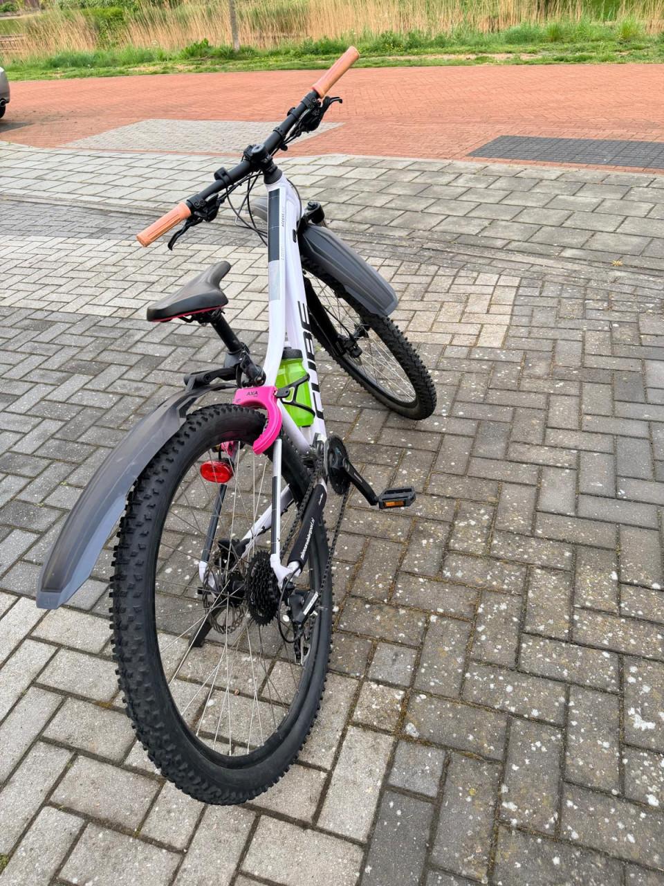Kinder Cube Acid 240 mountainbike 24 inch