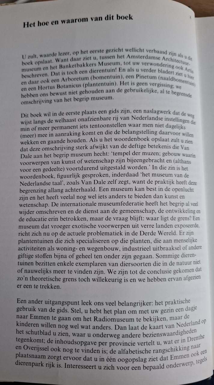 Groot Museumboek, Geïllustreerde gids langs 660 musea van Nederland