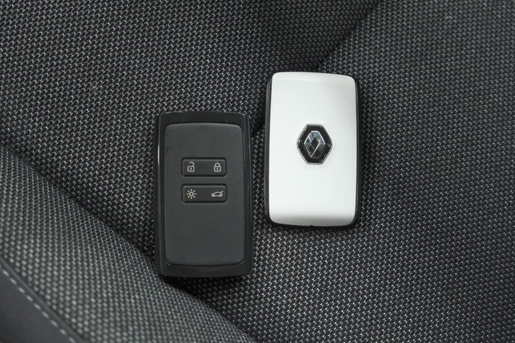 Renault Captur mild hybrid 140 edc techno | navigatie | camera | parkeersen
