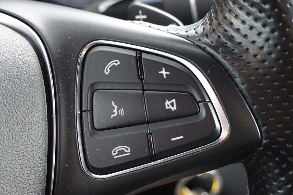 Mercedes-Benz Cla shooting brake 180 orangeart edition