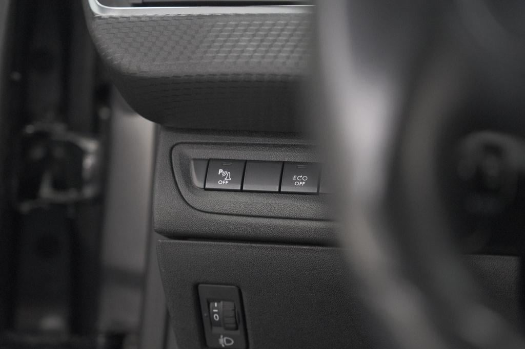 Peugeot 208 puretech 82 blue lease allure | parkeersensoren | climate contr