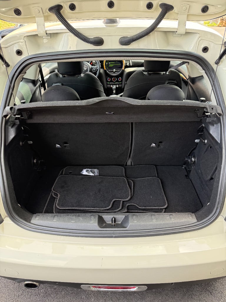 Mini Cooper 1.5 - chili - pano