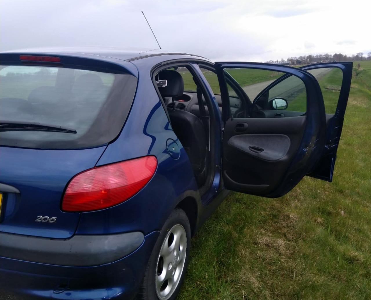 Vandaag 350,00 - Peugeot 206 vijfdeurs 1.4 Benzine