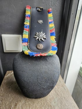 Prachtige grote XXL KOEIENBEL originele bel zwitserland met leren riem