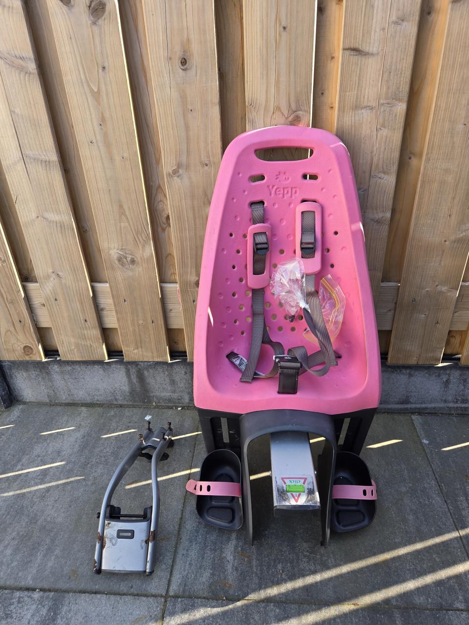 Yepp achterzitje roze.