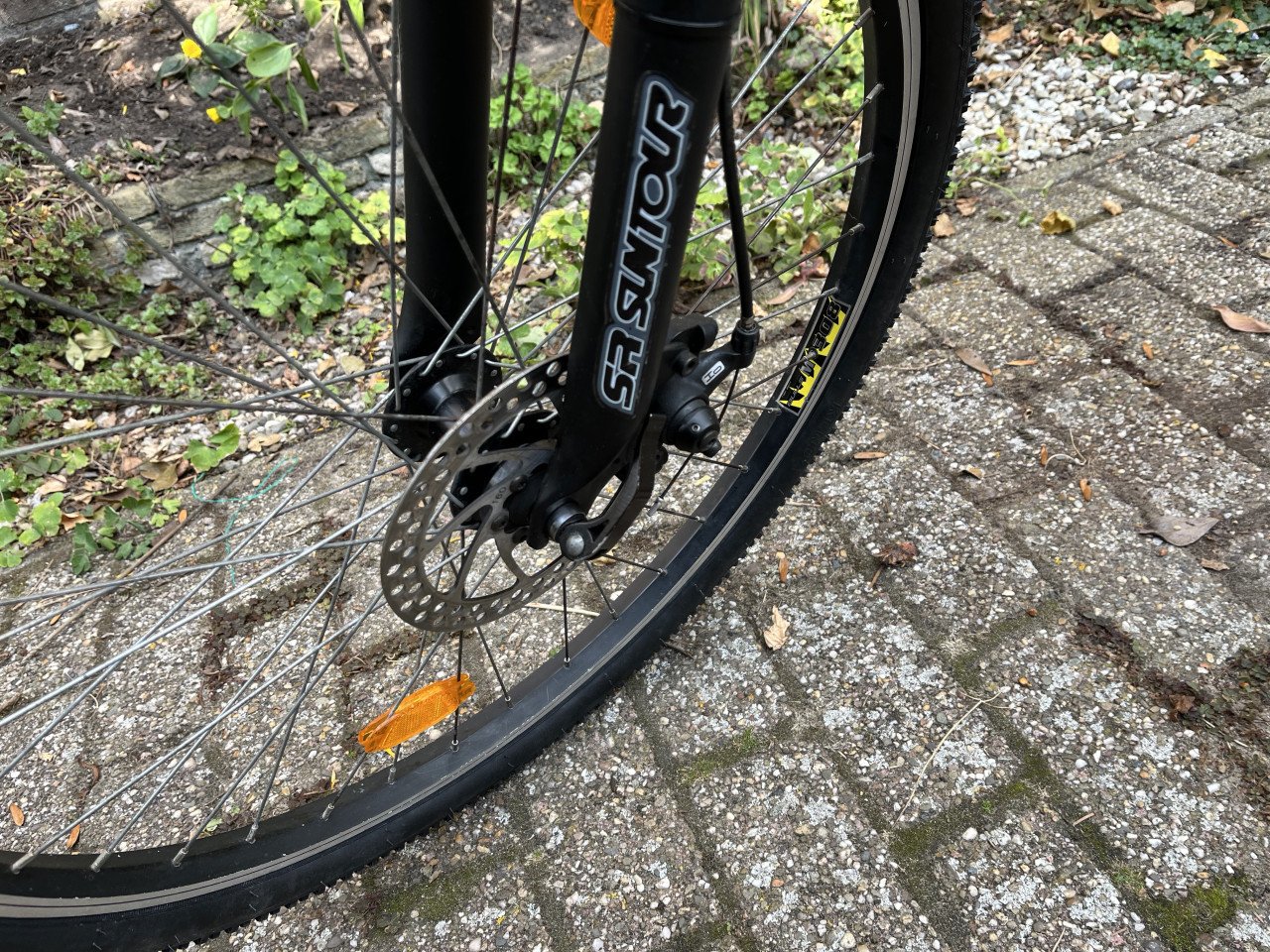Mountainbike Bulls DH-100 Sport 21 versn. vering 1 sch rem enz.