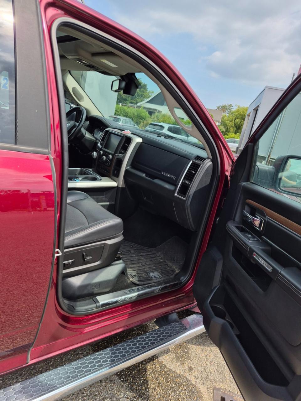 Dodge Ram 1500 5.7 v8 4x4 quad cab 6'4