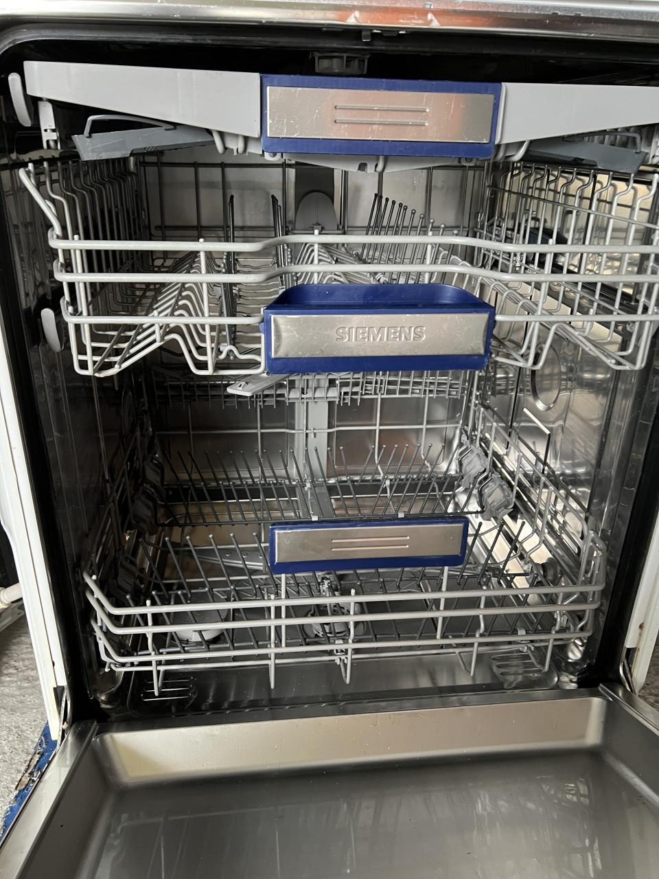 Siemens inbouw Vaatwasser met bestek lade 83x60 cm.
