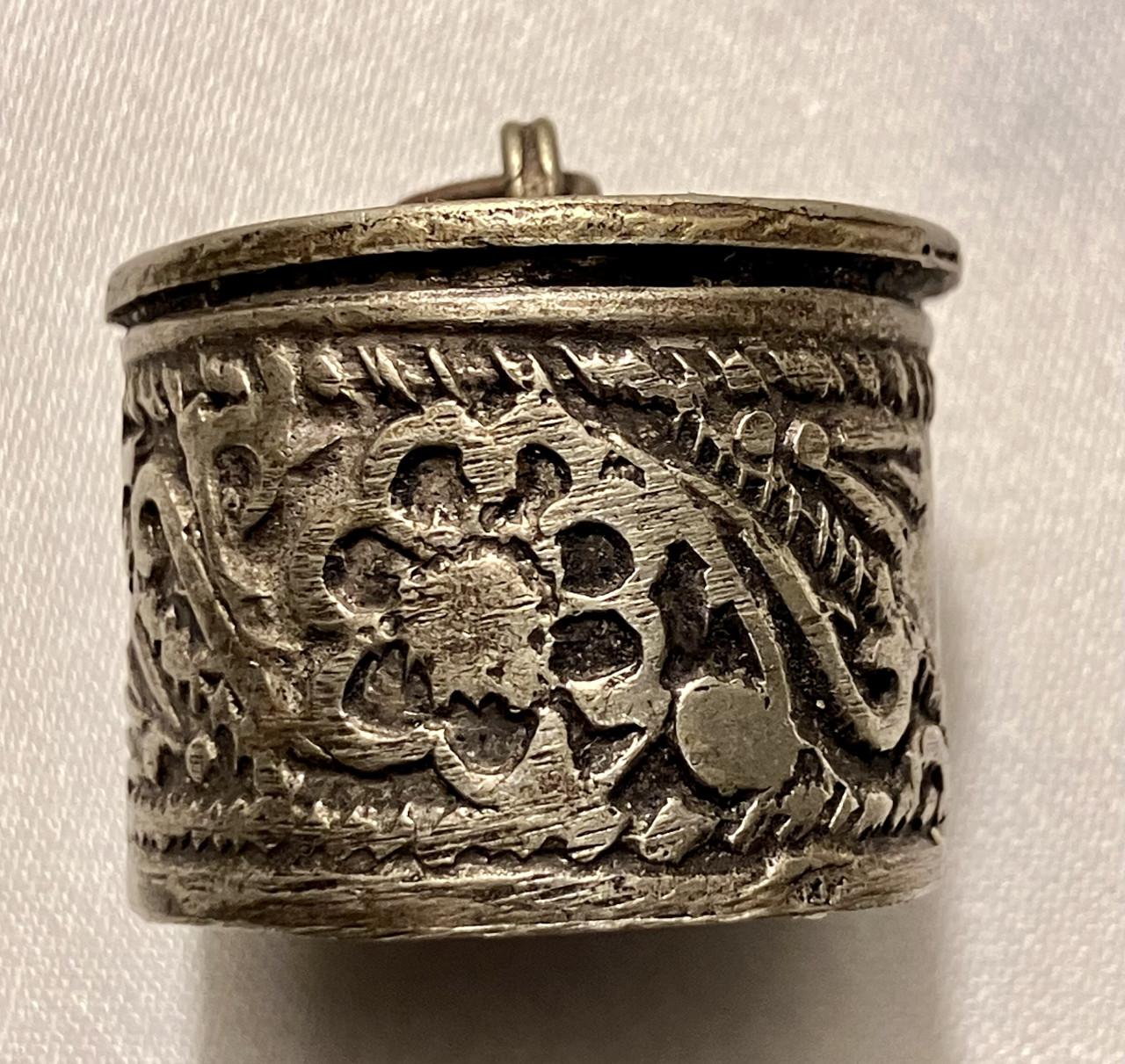 Vintage Franse metalen pillendoosje/snuisterijdoosje