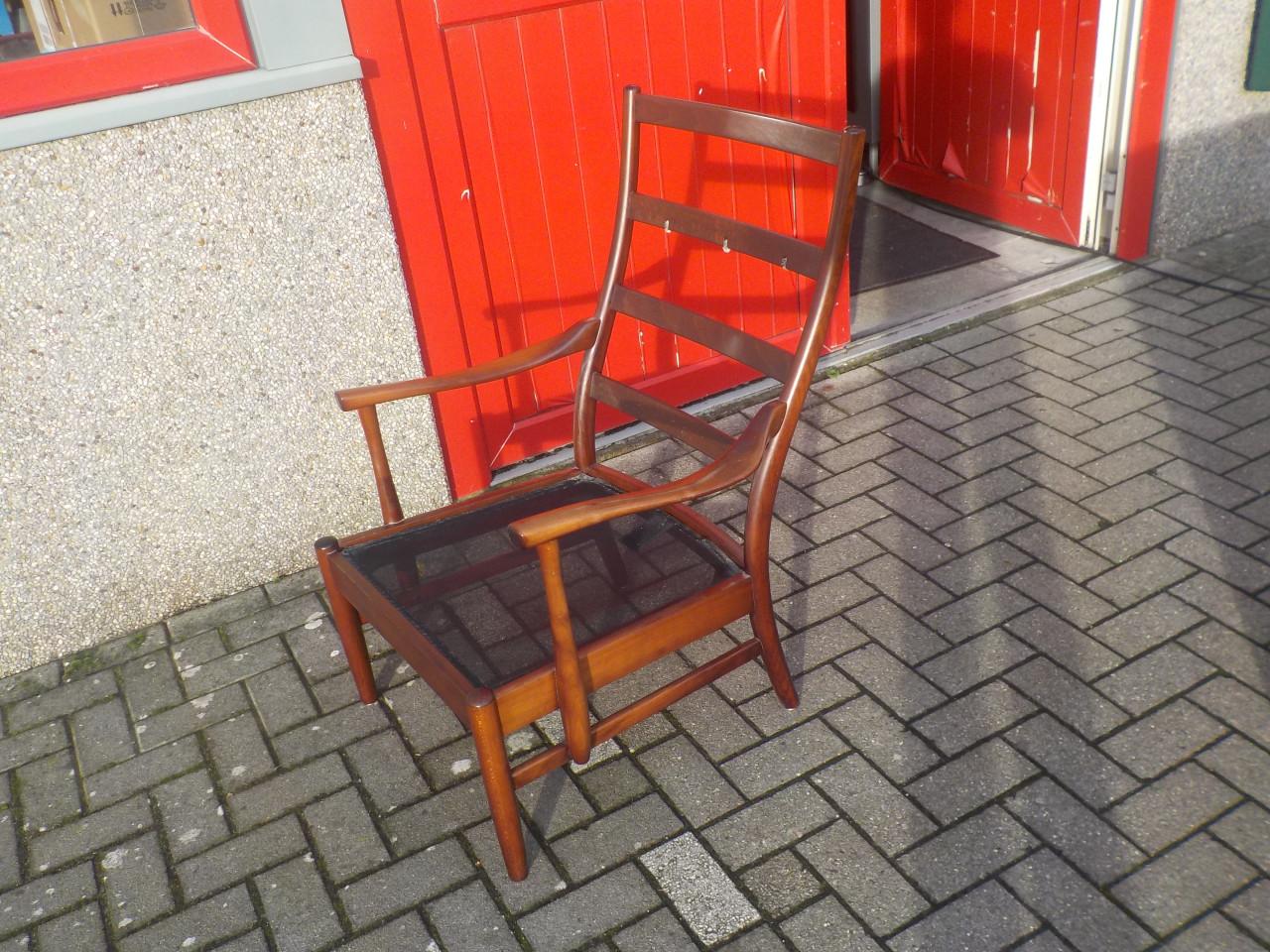 Jaren '70 fauteuil . Hout in zeer goede staat . stof in mindere staat