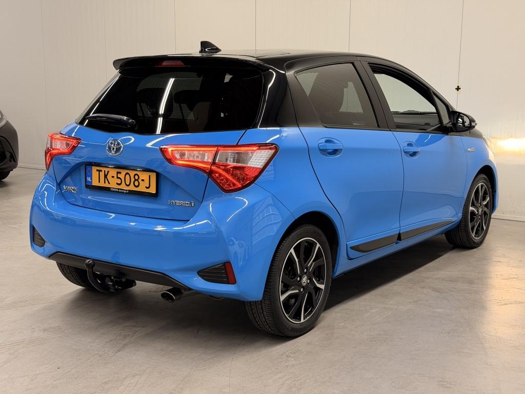 Toyota Yaris 1.5 hybrid skyblue edition