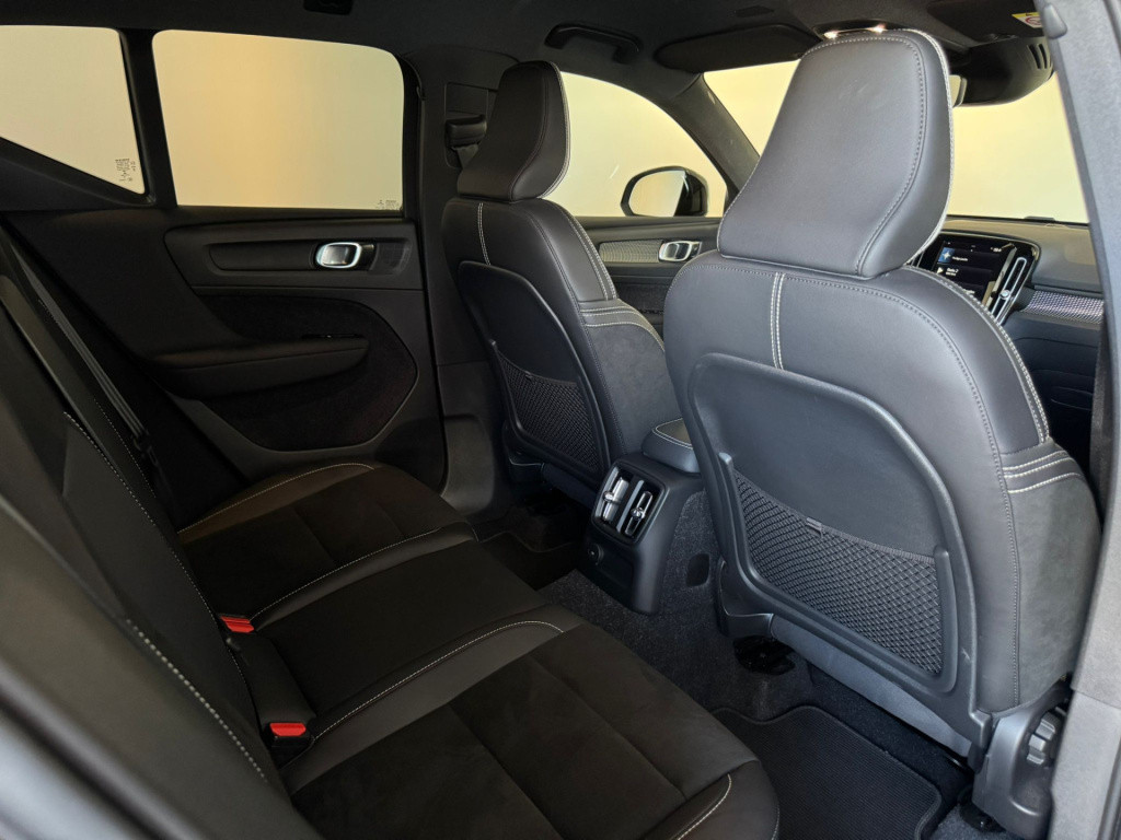 Volvo XC40 1.5 t4 recharge r-design black edition