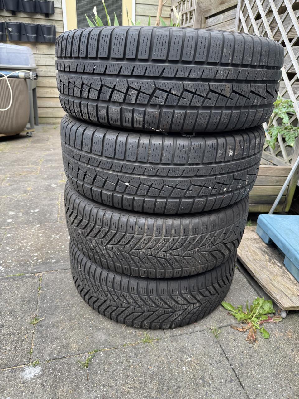 Autobanden Toyota Auris