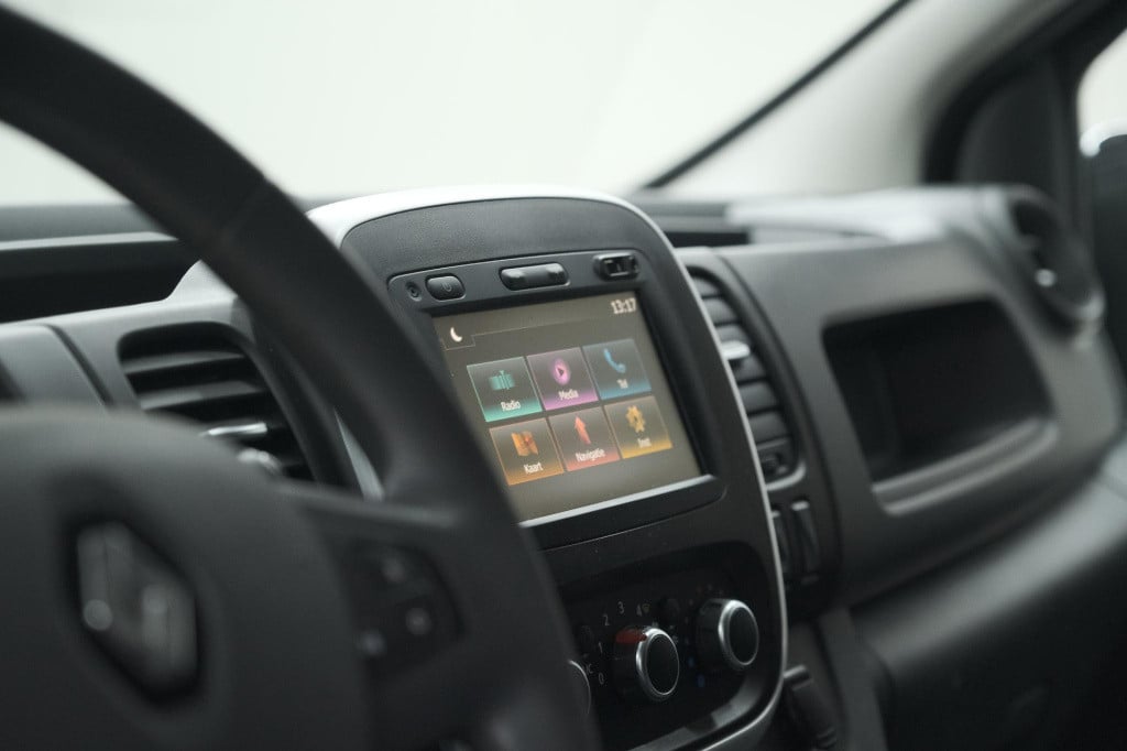 Renault Trafic 2.0 dci 120 t27 l1h1 work edition | trekhaak | apple carplay