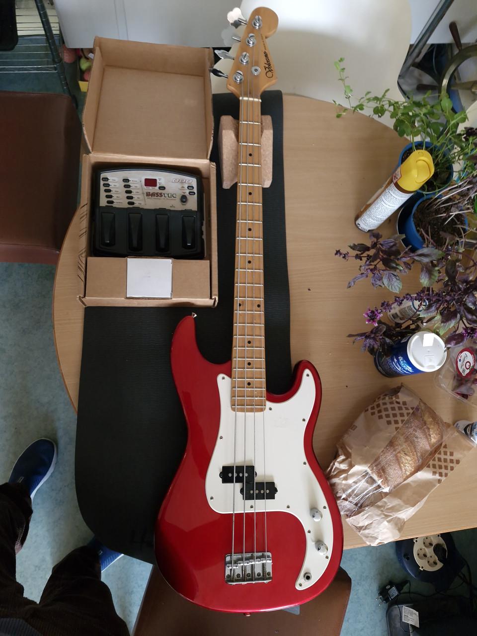 BASS GUITAR  met DOD Basstec multieffect