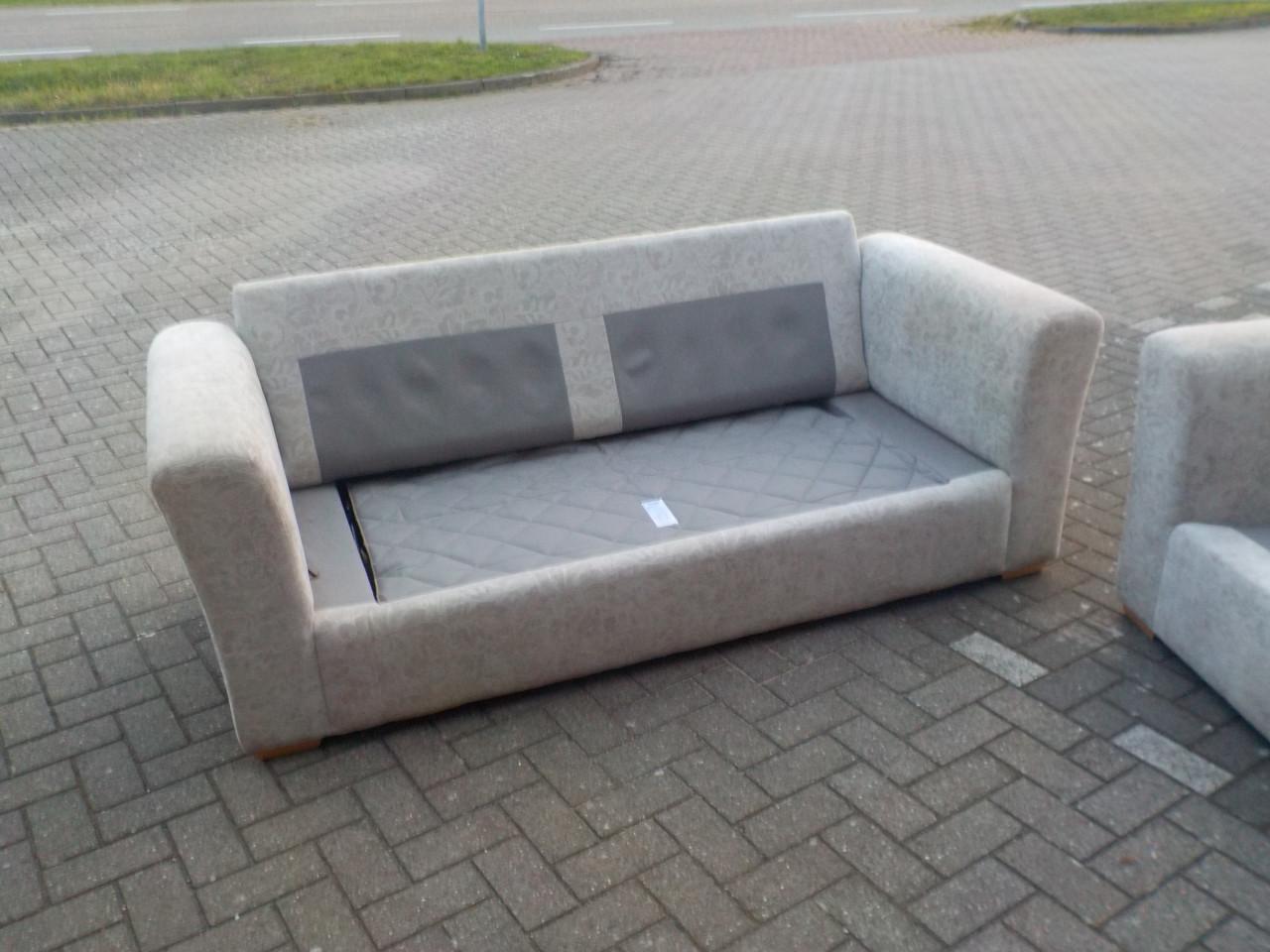Stoffen slaapbank + tweezitsbank in goede staat