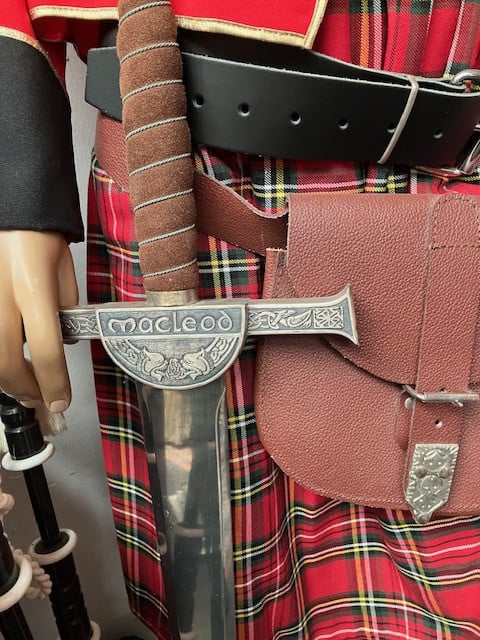 Militaria Schotse zwaard tweehander en Wapenschild MacLeod