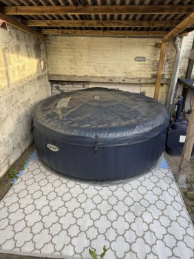 Intex 6-persoons jacuzzi