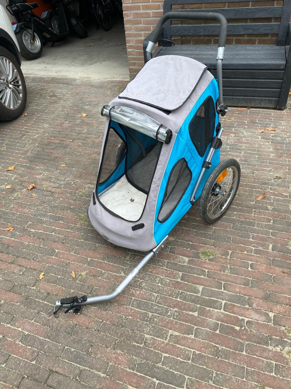Fietskar voor de hond