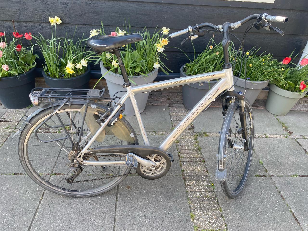 2 fietsen Gazelle Avignon en Merida freesport