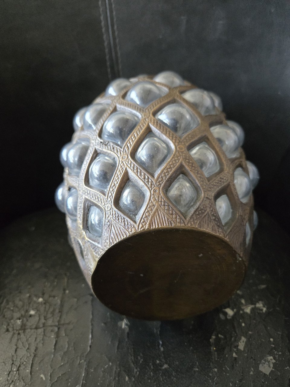 Decoratieve pot met deksel van helder glas en messing. Afm: 18 x 32 cm.