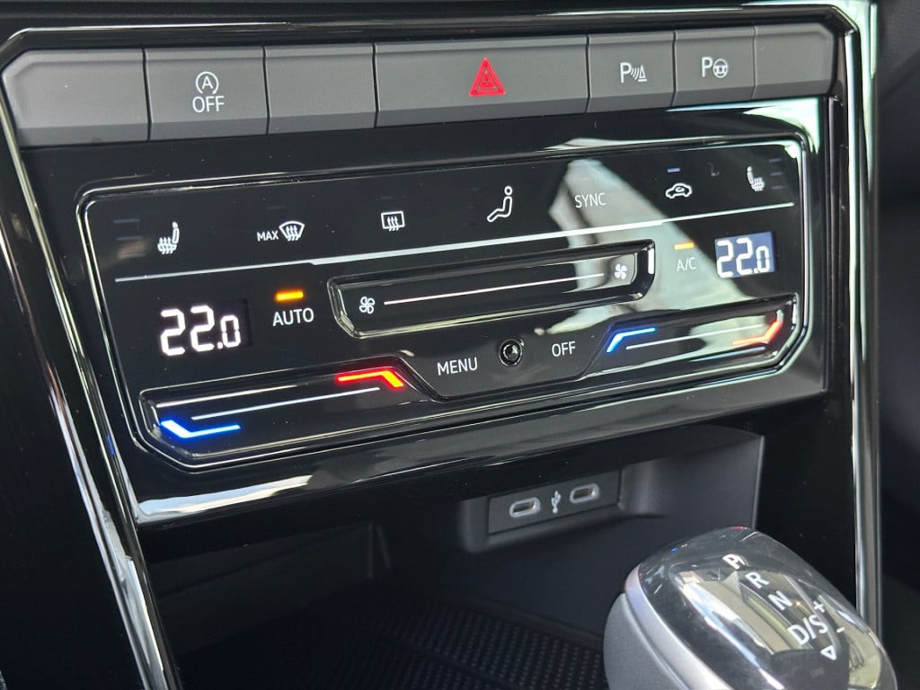 Volkswagen T-roc 1.5 tsi 150pk dsg r-line | camera | keyless | elek. achter