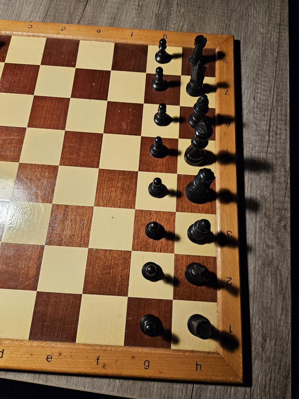 Mooi groot vintage compleet houten schaakspel in nette staat