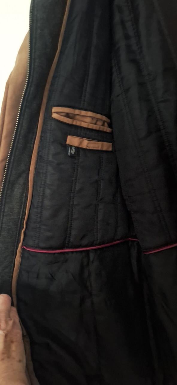 Te koop: een bruine camelkleurige heren winterjas.