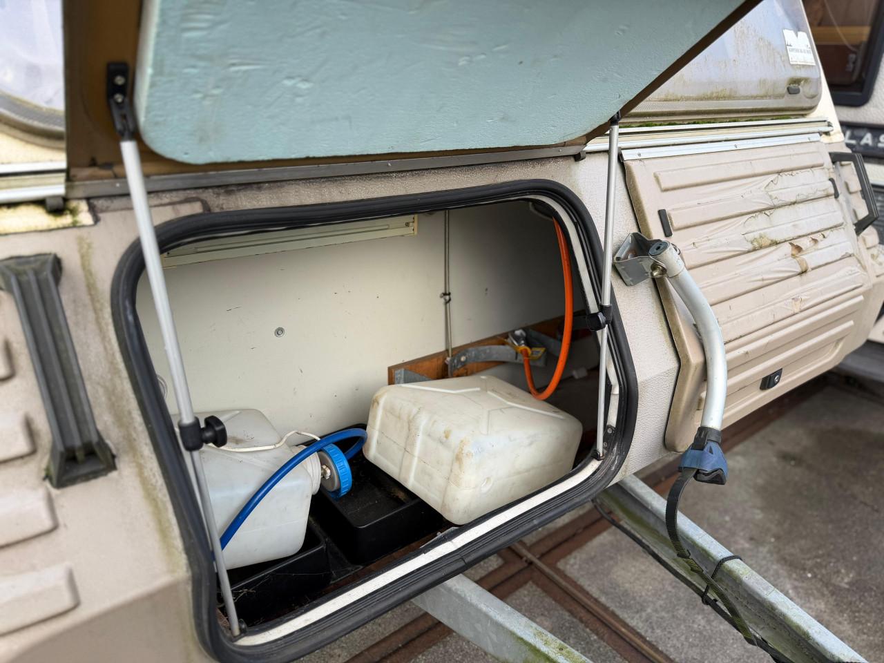 KIP caravan uit 1992 |  Keet | met kenteken