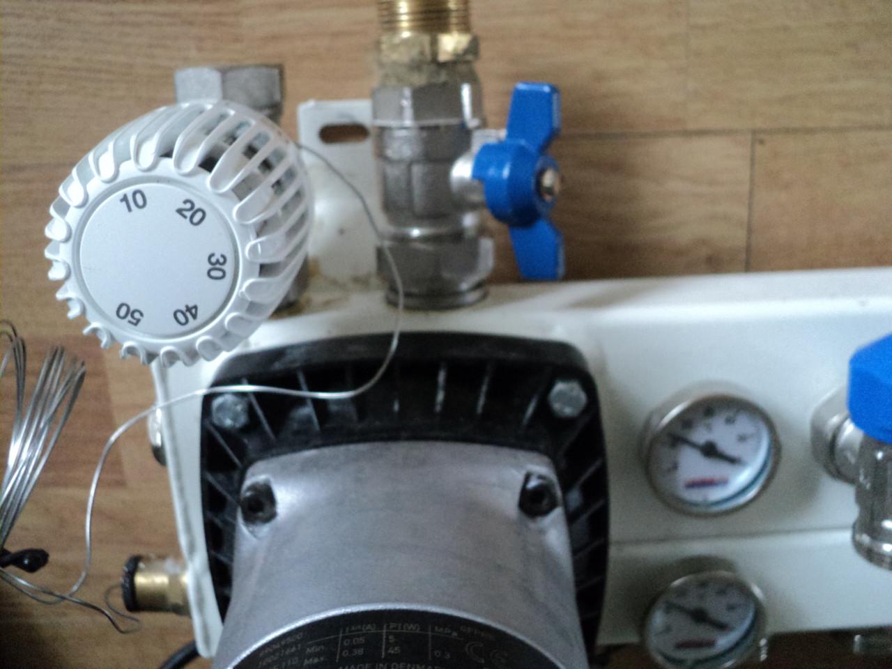 Vrijwel nieuwe 8 groep verdeler vloerverwarming ENERGI ZUINIG