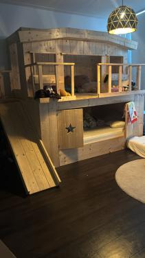 Massief hout boomhut stapelbed