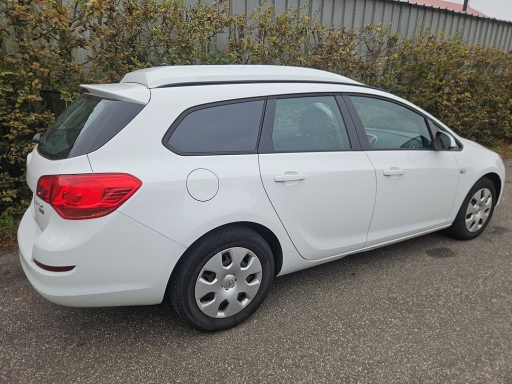 Opel Astra astra j sports tourer