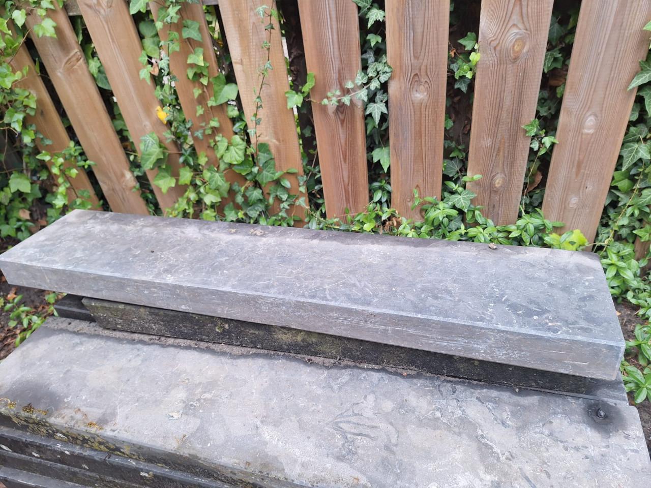 Basalt stapelblokken gratis af te halen GERESERVEERD