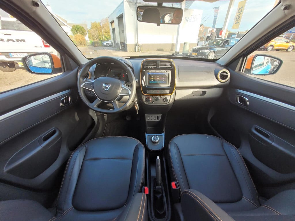 Dacia Spring comfort plus (orange pack) 27 kwh slechts 130km btw auto