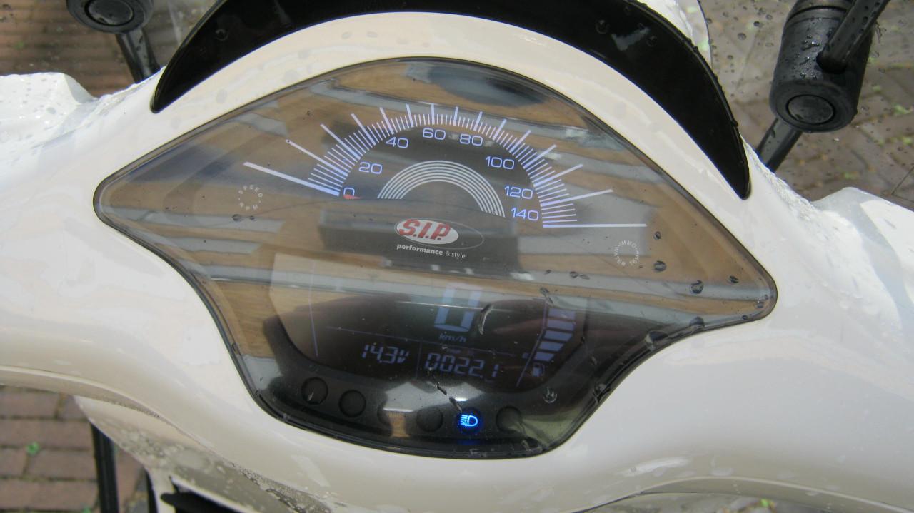 TE KOOP VESPA SPRINT IGET UIT NOVEMBER 2021  VOOR 2950 EURO
