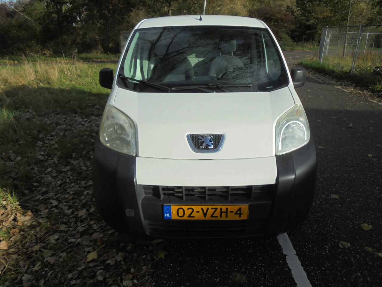 Nette Peugeot Bipper 1.4 HDi XT is binnen ook netjes uit Bwjr. 2009