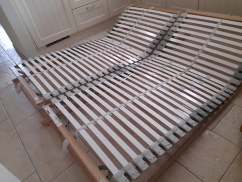 2 x Verstelbare lattenbodem 90 x 200 ( in goede nette staat)