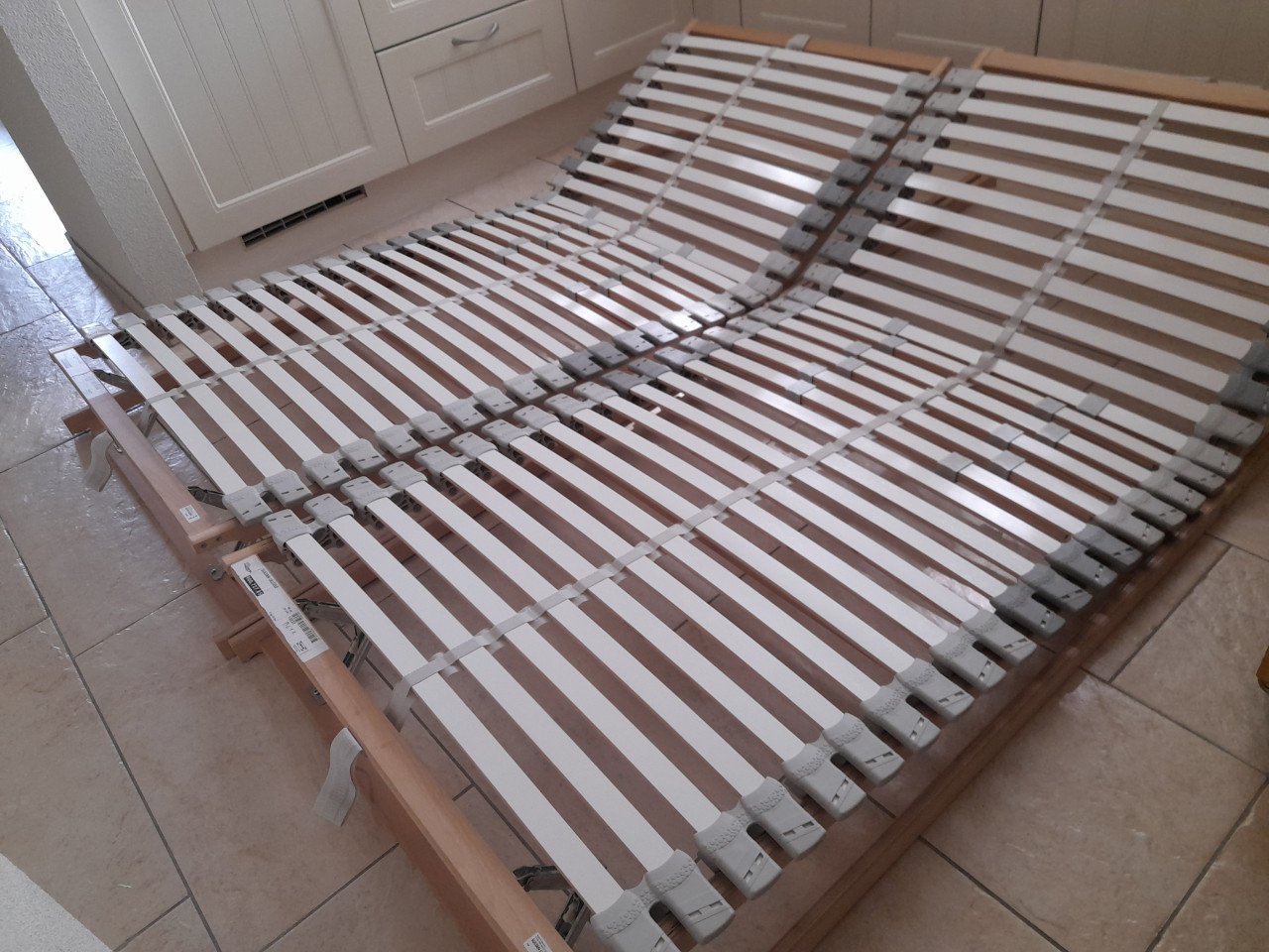 2 x Verstelbare lattenbodem 90 x 200 ( in goede nette staat)