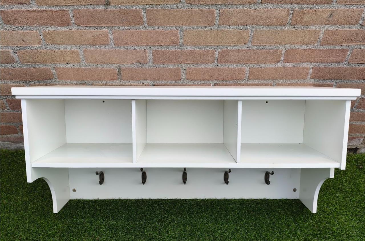 Mooie kapstok met veel opbergruimte