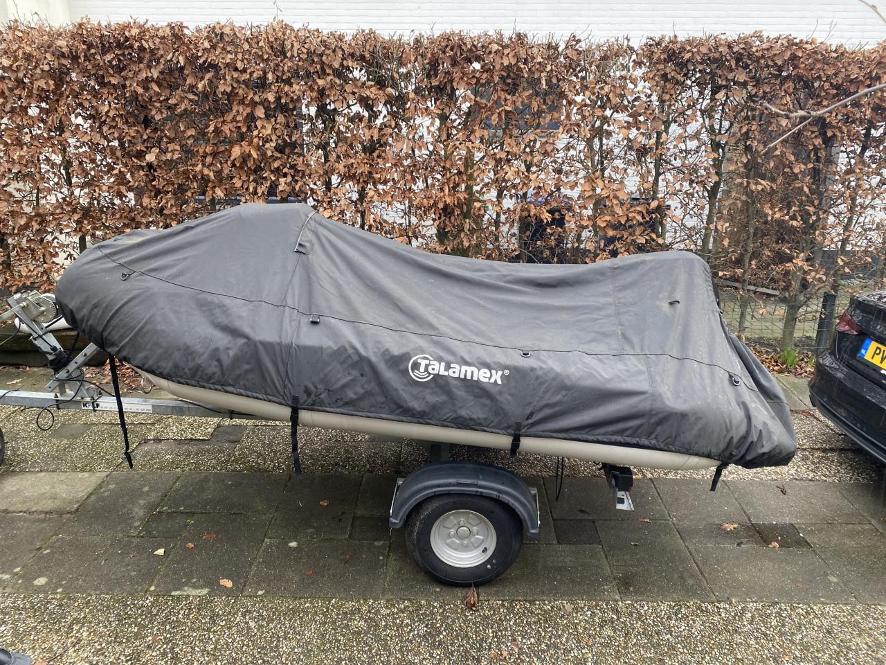 Brig 330 + 15 pk mercury en kalf trailer